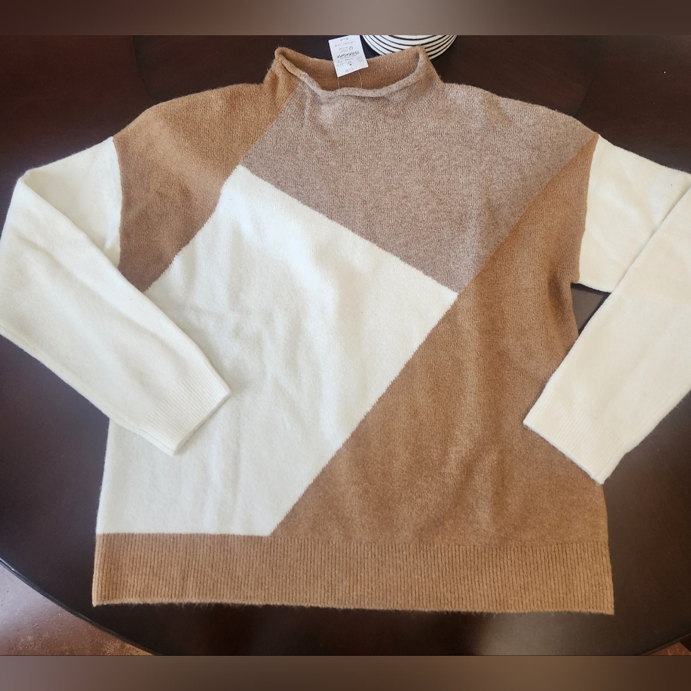 JCrew Sweater. Medium. Beige Color Block